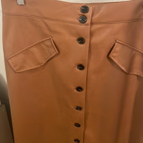 Leather button down mid skirt - Picture 2 of 2